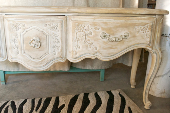 The Beginner's Guide To Painting Furniture With Chalk Paint - Small Stuff  Counts